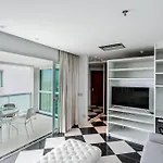 Flat Com Servico E Lazer Com Vista Para O Mar Da Barra Da Tijuca