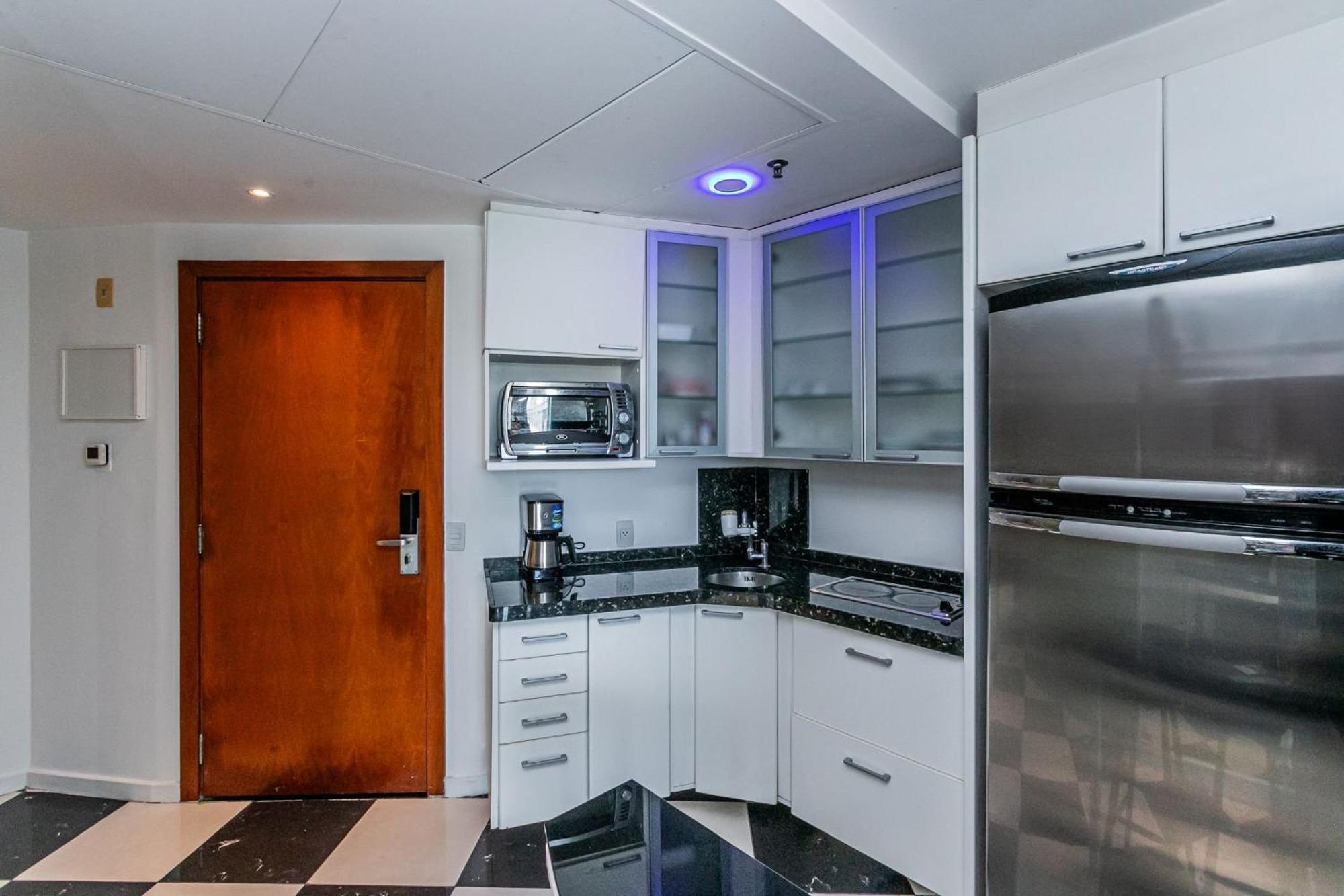 Flat Com Servico E Lazer Com Vista O Mar Da Barra Da Tijuca *